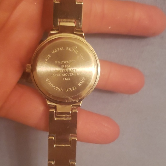 BNWOT,SILVER with Diamond rhinestones around face - Picture 3 of 4